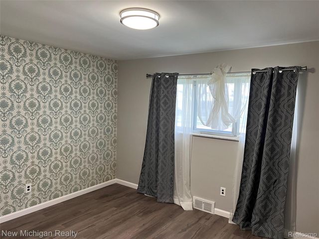 32403 LANCASTER Drive, Warren, MI 48088