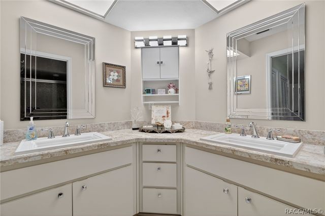 1766 N Ensign Point, Crystal River, FL 34429