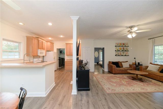 2920 Frying Pan Farm LN, Hayes, VA 23072