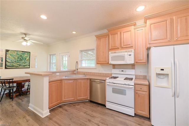2920 Frying Pan Farm LN, Hayes, VA 23072