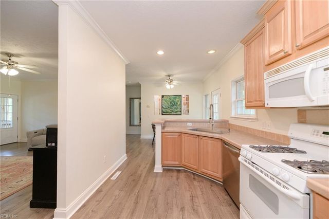2920 Frying Pan Farm LN, Hayes, VA 23072