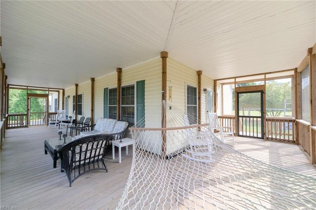 2920 Frying Pan Farm LN, Hayes, VA 23072