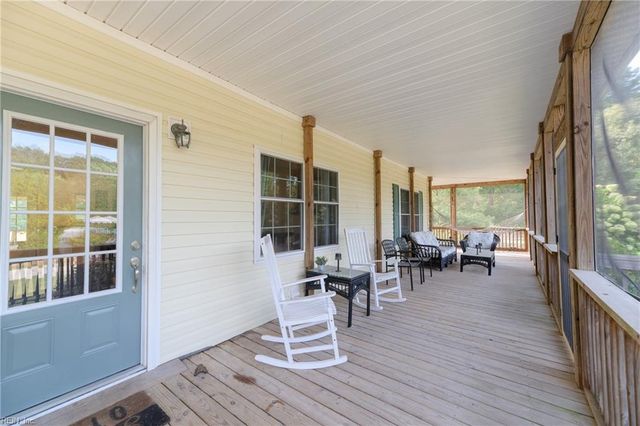 2920 Frying Pan Farm LN, Hayes, VA 23072