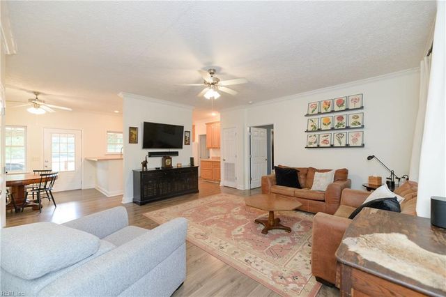 2920 Frying Pan Farm LN, Hayes, VA 23072