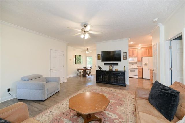 2920 Frying Pan Farm LN, Hayes, VA 23072