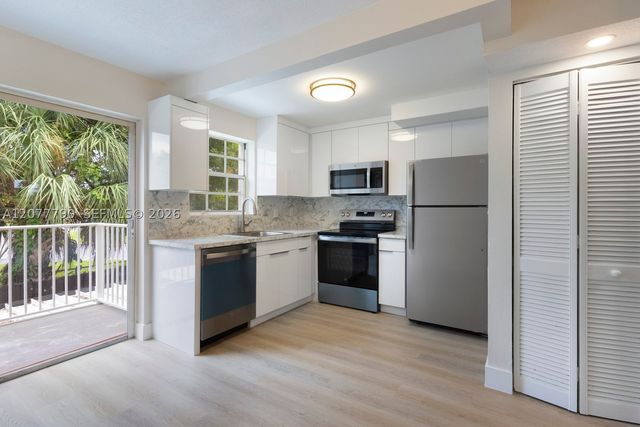 7510 SW 152nd Ave B207, Miami, FL 33193