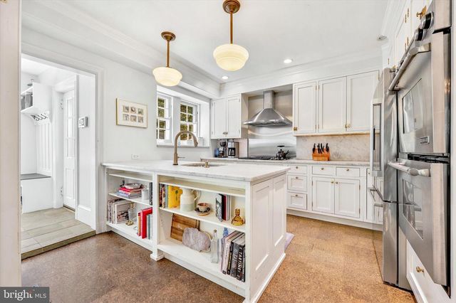 112 W SPRINGFIELD AVE, Philadelphia, PA 19118