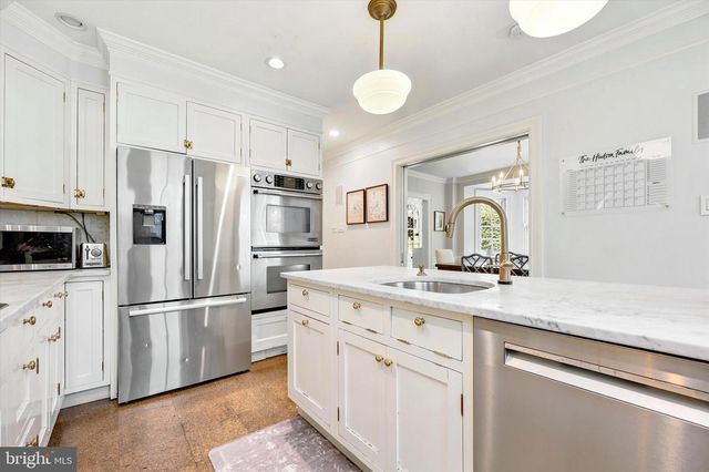 112 W SPRINGFIELD AVE, Philadelphia, PA 19118