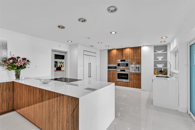 1306 S LAKE SHORE DRIVE, Sarasota, FL 34231