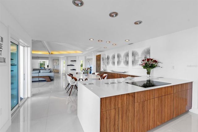 1306 S LAKE SHORE DRIVE, Sarasota, FL 34231