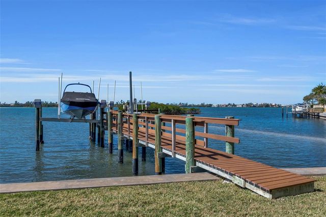1306 S LAKE SHORE DRIVE, Sarasota, FL 34231