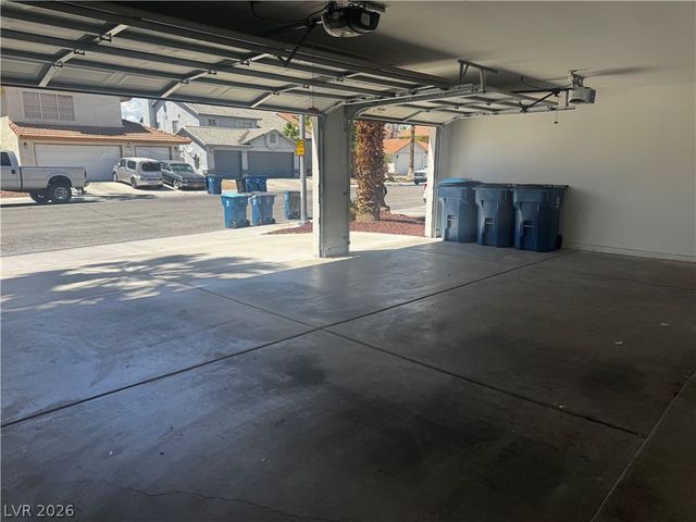 2504 GOLDENMOON Street, Las Vegas, NV 89108