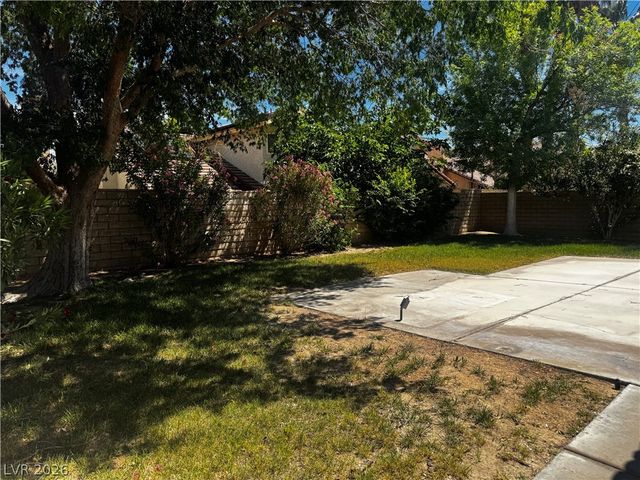 2504 GOLDENMOON Street, Las Vegas, NV 89108