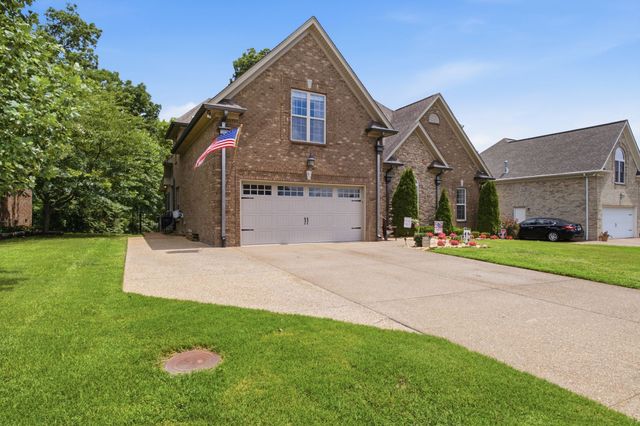 1109 Secretariat Dr, Mount Juliet, TN 37122