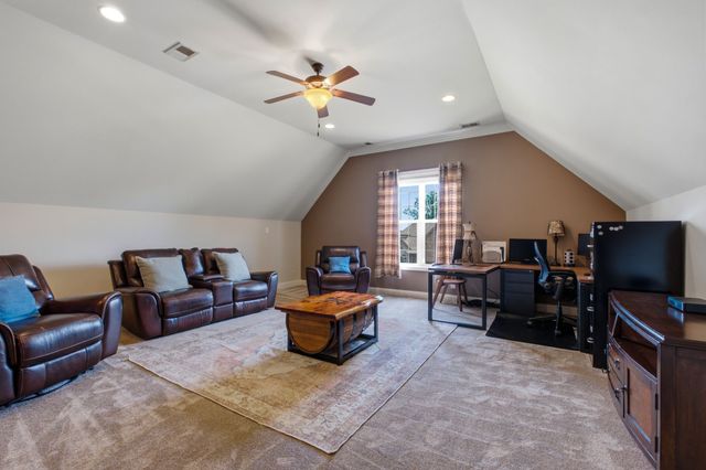 1109 Secretariat Dr, Mount Juliet, TN 37122