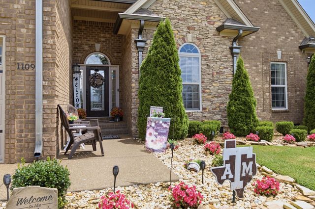 1109 Secretariat Dr, Mount Juliet, TN 37122