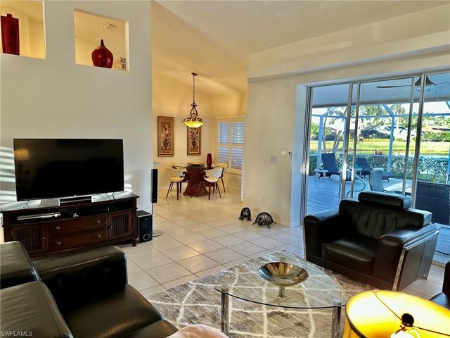 930 Marble DR, Naples, FL 34104