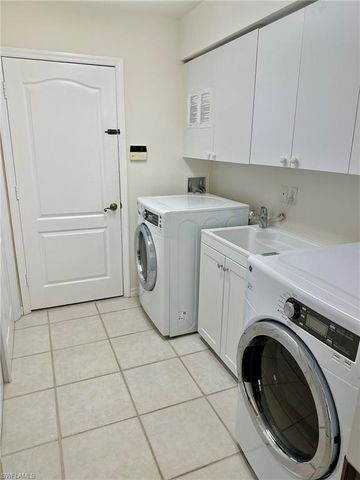 930 Marble DR, Naples, FL 34104