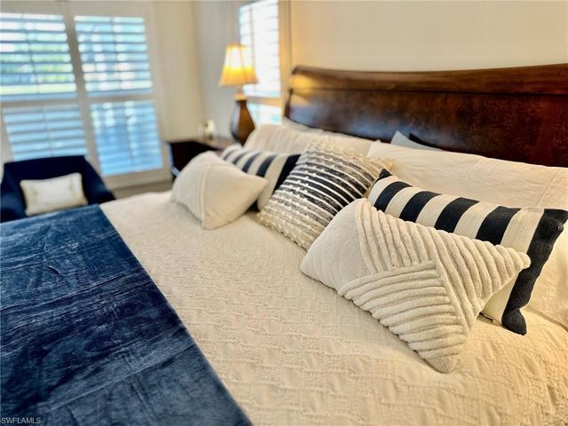 930 Marble DR, Naples, FL 34104