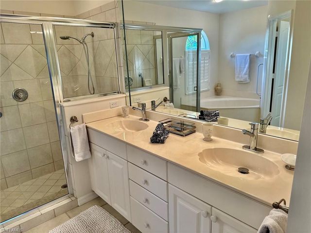 930 Marble DR, Naples, FL 34104
