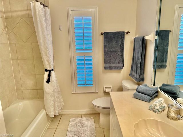 930 Marble DR, Naples, FL 34104