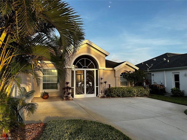 930 Marble DR, Naples, FL 34104
