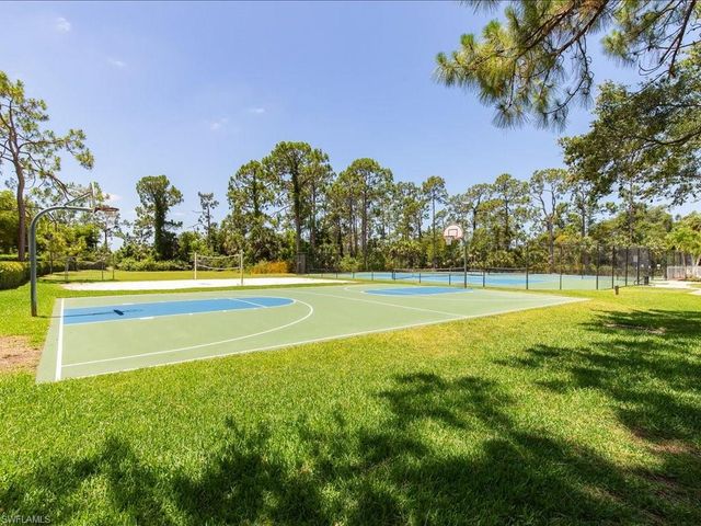 930 Marble DR, Naples, FL 34104