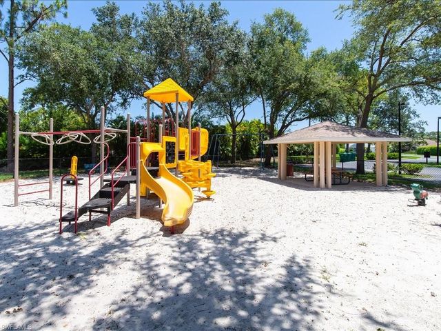 930 Marble DR, Naples, FL 34104