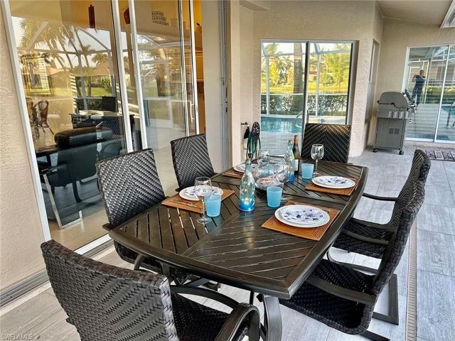 930 Marble DR, Naples, FL 34104