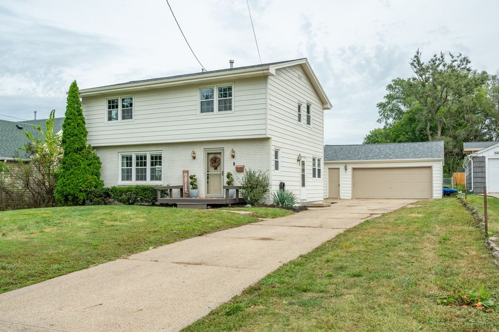 3945 38th Street, Des Moines, IA 50310