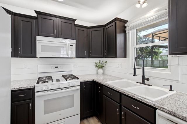5507 Maryland Avenue N, Crystal, MN 55428