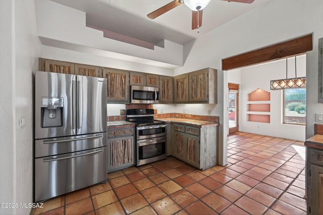 5676 S Mir Way, Hereford, AZ 85615