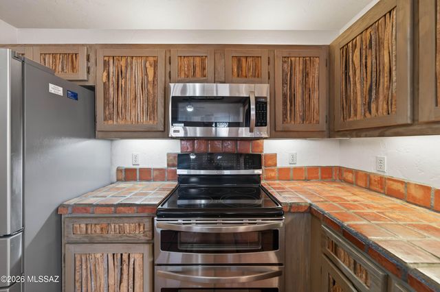 5676 S Mir Way, Hereford, AZ 85615