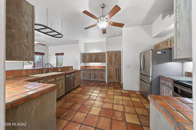 5676 S Mir Way, Hereford, AZ 85615