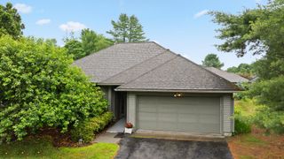 17 Larkspur Lane, Hartford, VT 05001