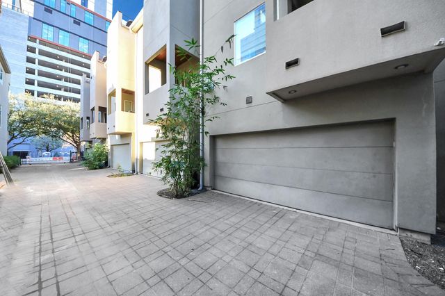 1610 Calumet Street, Houston, TX 77004