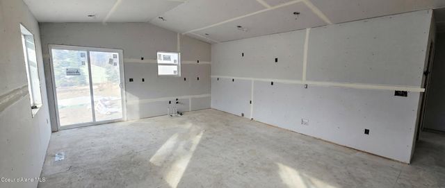 6180 Dallas Ln, Bonners Ferry, ID 83805