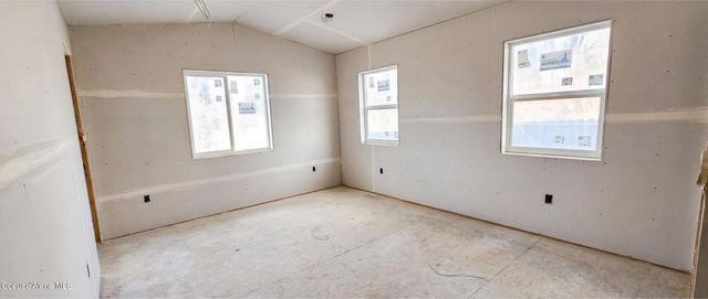 6180 Dallas Ln, Bonners Ferry, ID 83805