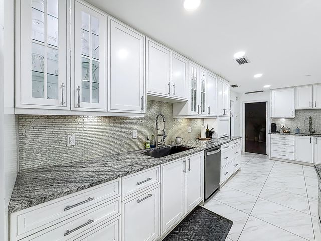 9990 NW 38th Street, Coral Springs, FL 33065