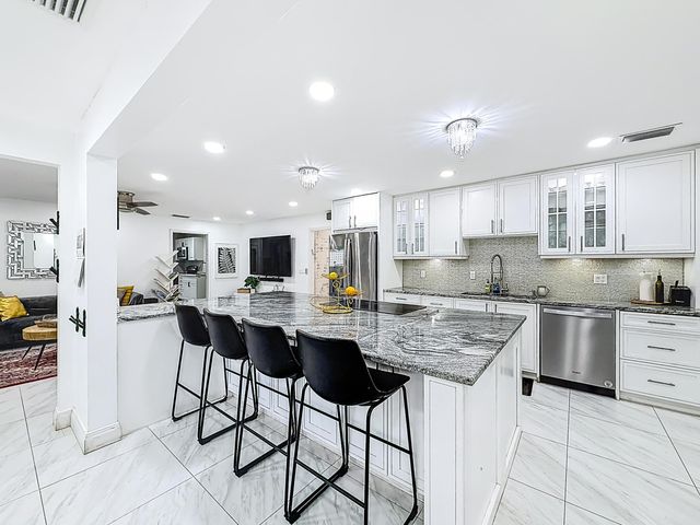 9990 NW 38th Street, Coral Springs, FL 33065