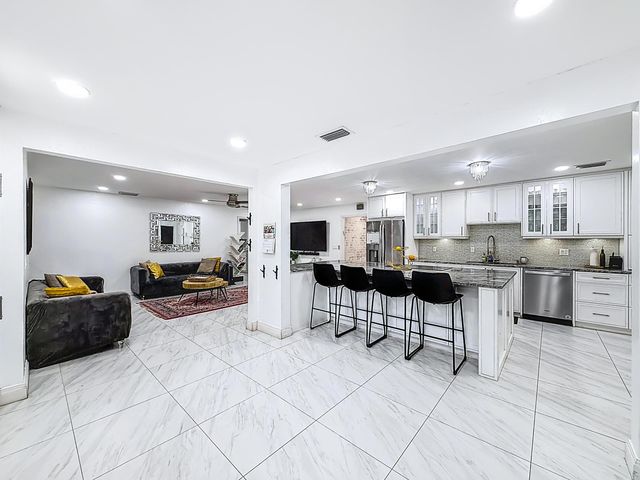 9990 NW 38th Street, Coral Springs, FL 33065