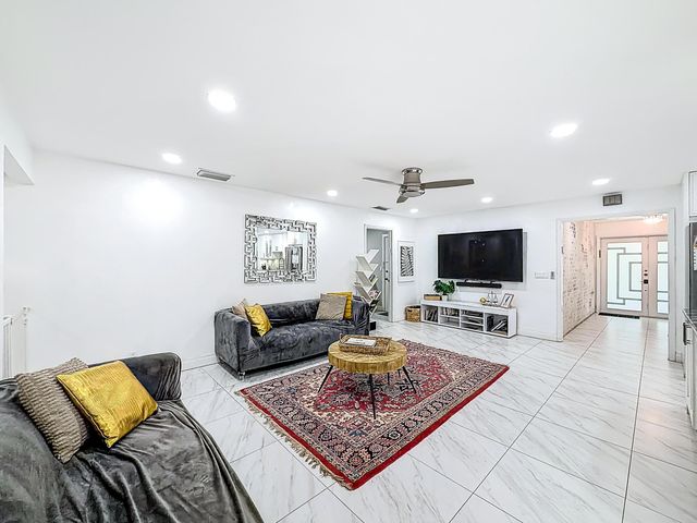 9990 NW 38th Street, Coral Springs, FL 33065