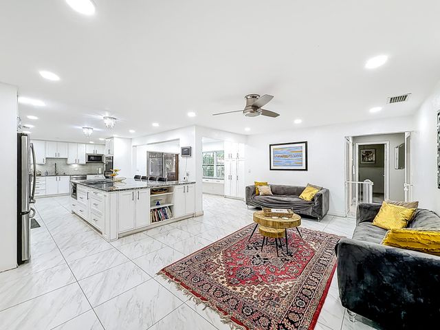 9990 NW 38th Street, Coral Springs, FL 33065