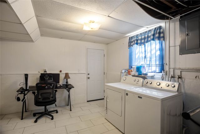 901 16th Street, Perry, IA 50220