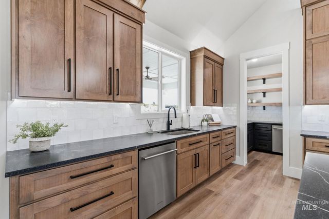 17244 Triple Crown Pl, Caldwell, ID 83607