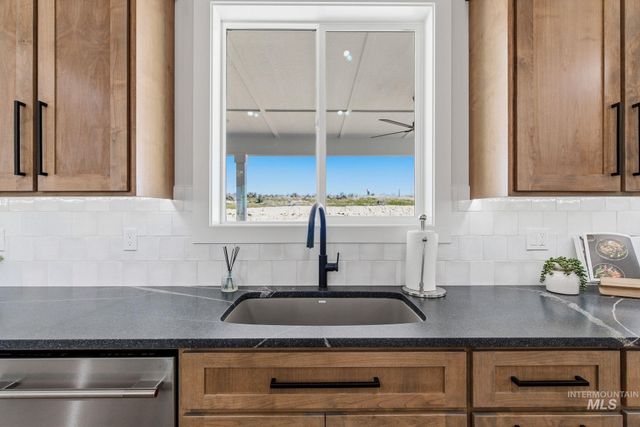 17244 Triple Crown Pl, Caldwell, ID 83607
