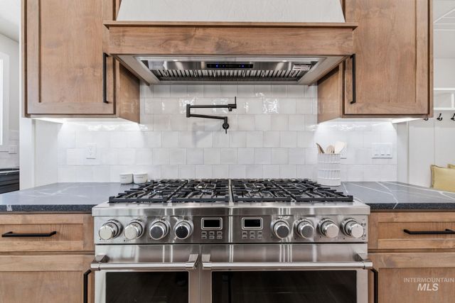 17244 Triple Crown Pl, Caldwell, ID 83607