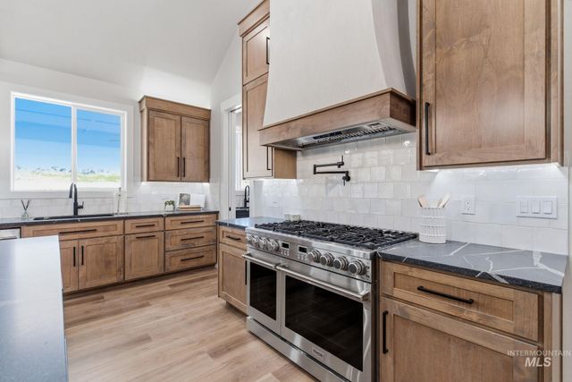 17244 Triple Crown Pl, Caldwell, ID 83607