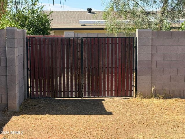 2302 E NISBET Road, Phoenix, AZ 85022