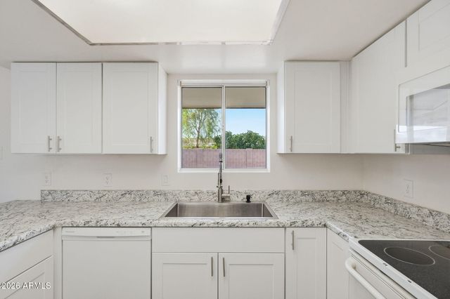 2302 E NISBET Road, Phoenix, AZ 85022